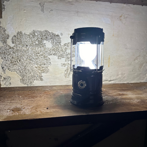 Multifunktionell lampa med solceller och powerbank - NEW YEAR DEAL